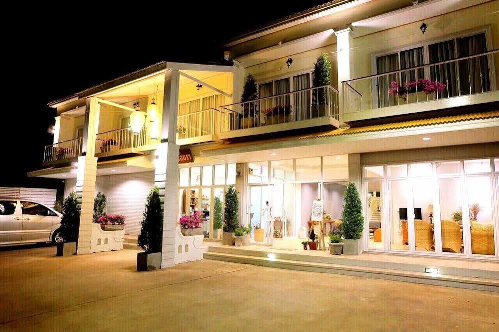 Baan Iyara Hotel Nan Exterior foto